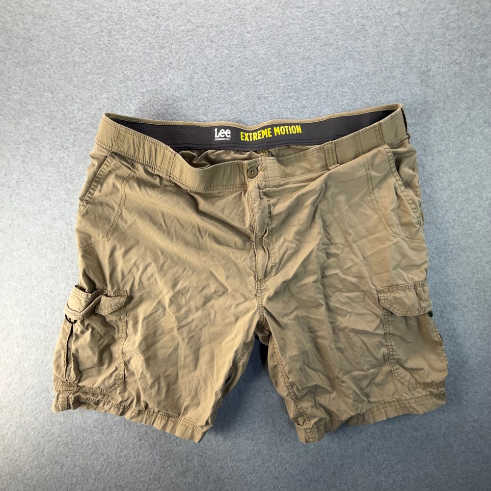 Lee Extreme Motion Mens Khaki Cargo Shorts Size 46 Stretch Performance Series